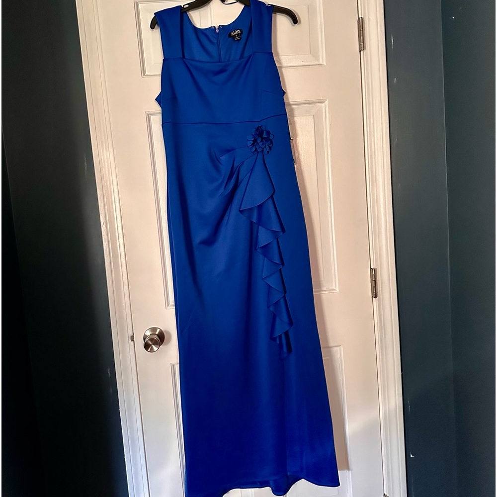 Perfect Mother of Bride/Gr wedding/rehearsal dress.  Long/Ruched/Ruffle